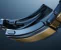 展示 HUAWEI WATCH ULTIMATE DESIGN 非凡大师的钛合金间金表带和可伸缩蝴蝶表扣